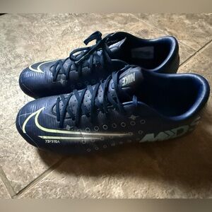 Nike Mercurial Vapor 13 Academy MDS MG Soccer Cleats 5.5 Youth Blue-Volt-White